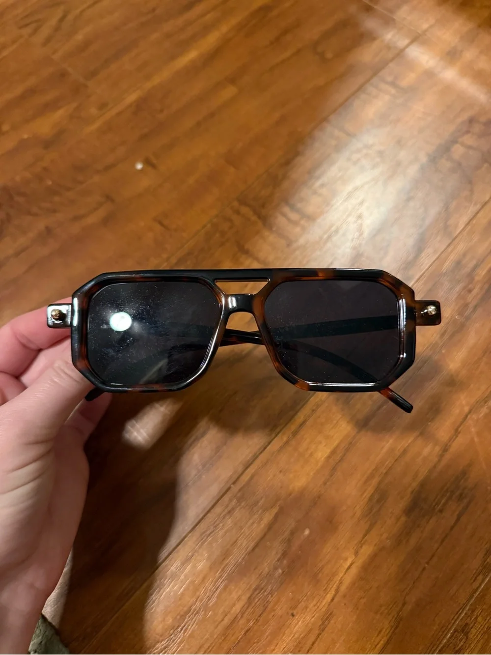 Tortoiseshell woman’s Sunglasses - Dark Lens